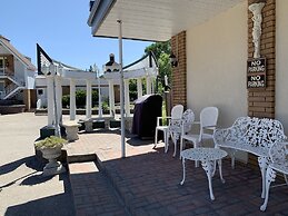 Sword Motor Inn