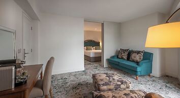 The House Hotel