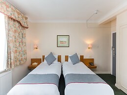 OYO Stade Court Hotel