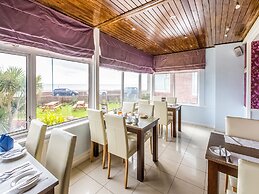 OYO Stade Court Hotel