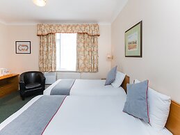 OYO Stade Court Hotel