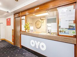OYO Stade Court Hotel
