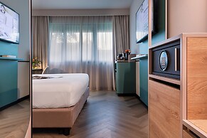 Living Place Hotel