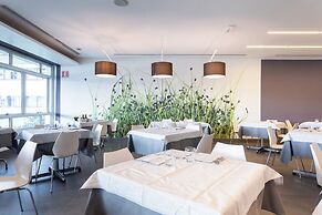 Living Place Hotel