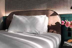 Living Place Hotel