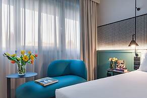 Living Place Hotel