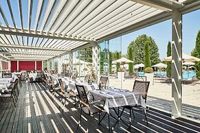 Living Place Hotel