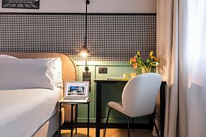 Living Place Hotel