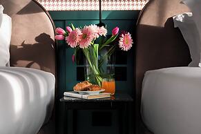 Living Place Hotel