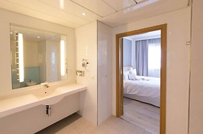 Living Place Hotel