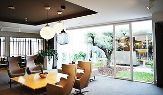 Living Place Hotel