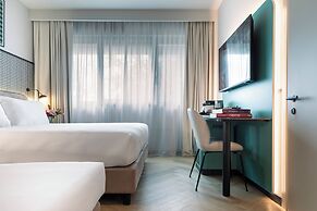 Living Place Hotel