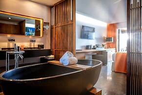 Christopher Hotel