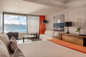 Christopher Hotel