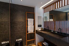 Christopher Hotel