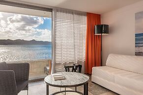 Christopher Hotel