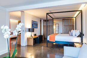 Christopher Hotel