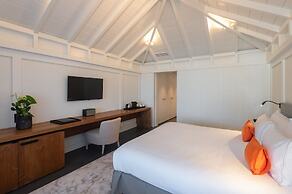 Christopher Hotel