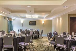 Quattro Hotel & Conf. Centre, an Ascend Collection Hotel