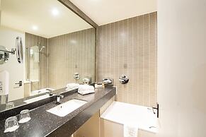Holiday Inn Cardiff - North M4 by IHG