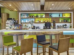 Holiday Inn Cardiff - North M4 by IHG