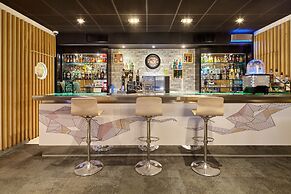 B&B HOTEL Cergy Port