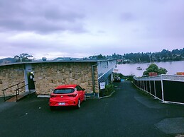 Waterfront Lodge Motel