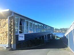 Waterfront Lodge Motel