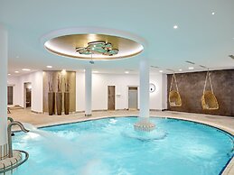 MAXIMILIAN Grand Hotel