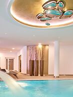 MAXIMILIAN Grand Hotel