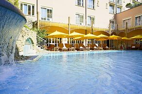 MAXIMILIAN Grand Hotel