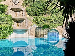 MAXIMILIAN Grand Hotel