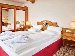 MAXIMILIAN Grand Hotel