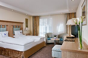 MAXIMILIAN Grand Hotel