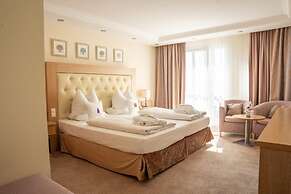 MAXIMILIAN Grand Hotel