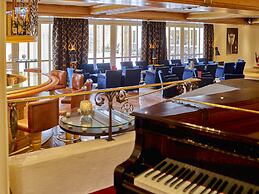 MAXIMILIAN Grand Hotel