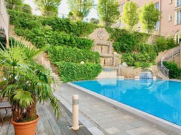 MAXIMILIAN Grand Hotel