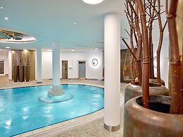 MAXIMILIAN Grand Hotel