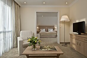 MAXIMILIAN Grand Hotel