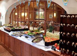 MAXIMILIAN Grand Hotel