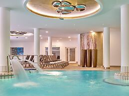MAXIMILIAN Grand Hotel