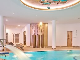 MAXIMILIAN Grand Hotel