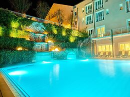 MAXIMILIAN Grand Hotel