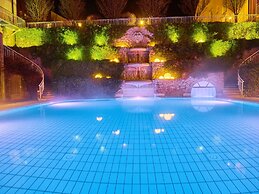 MAXIMILIAN Grand Hotel