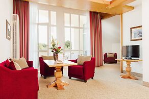 MAXIMILIAN Grand Hotel