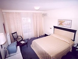 Crithoni's Paradise Hotel