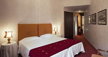 Hotel Columbia