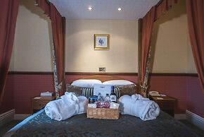 Cairn Hotel