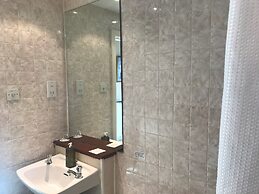 Cairn Hotel