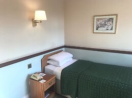 Cairn Hotel